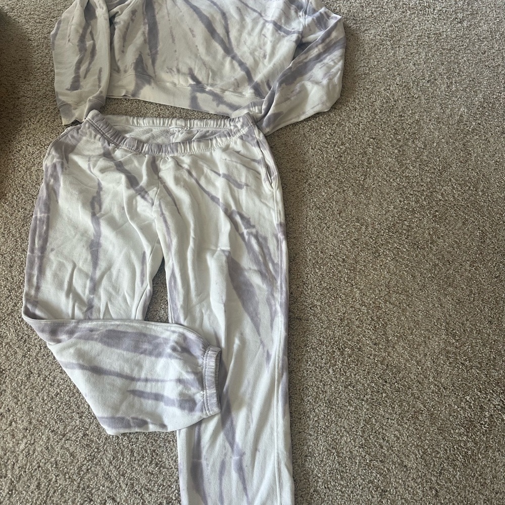 Good American Tye Dye White and Lavender Lounge Set. Excellent Condition!